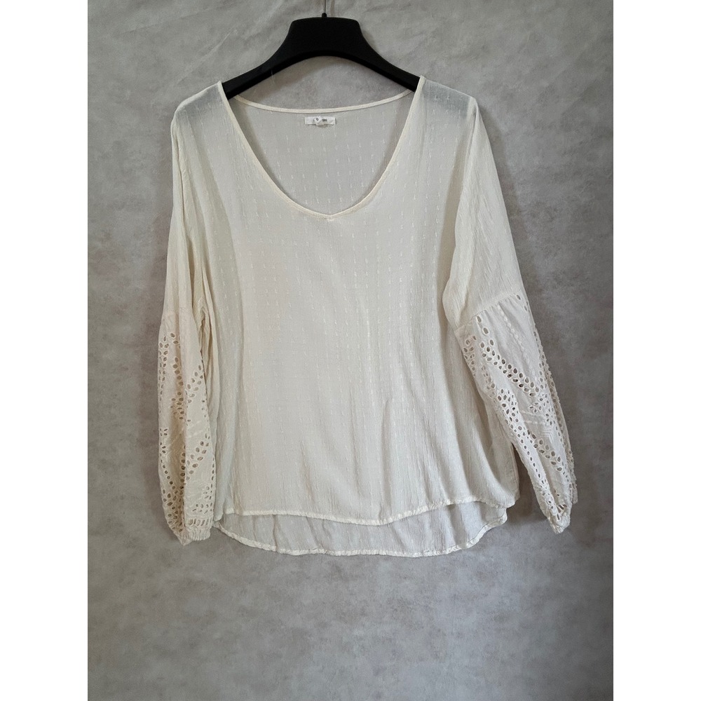 Maurices Womens Cream Eyelet Lace Sleeve Dobby V-Neck Blouse Off White Size 0/14